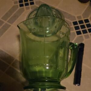 Uranium Measuring Cup  1qt An Juicer Uranium 1930s Rare Hard To Find. Vaseline